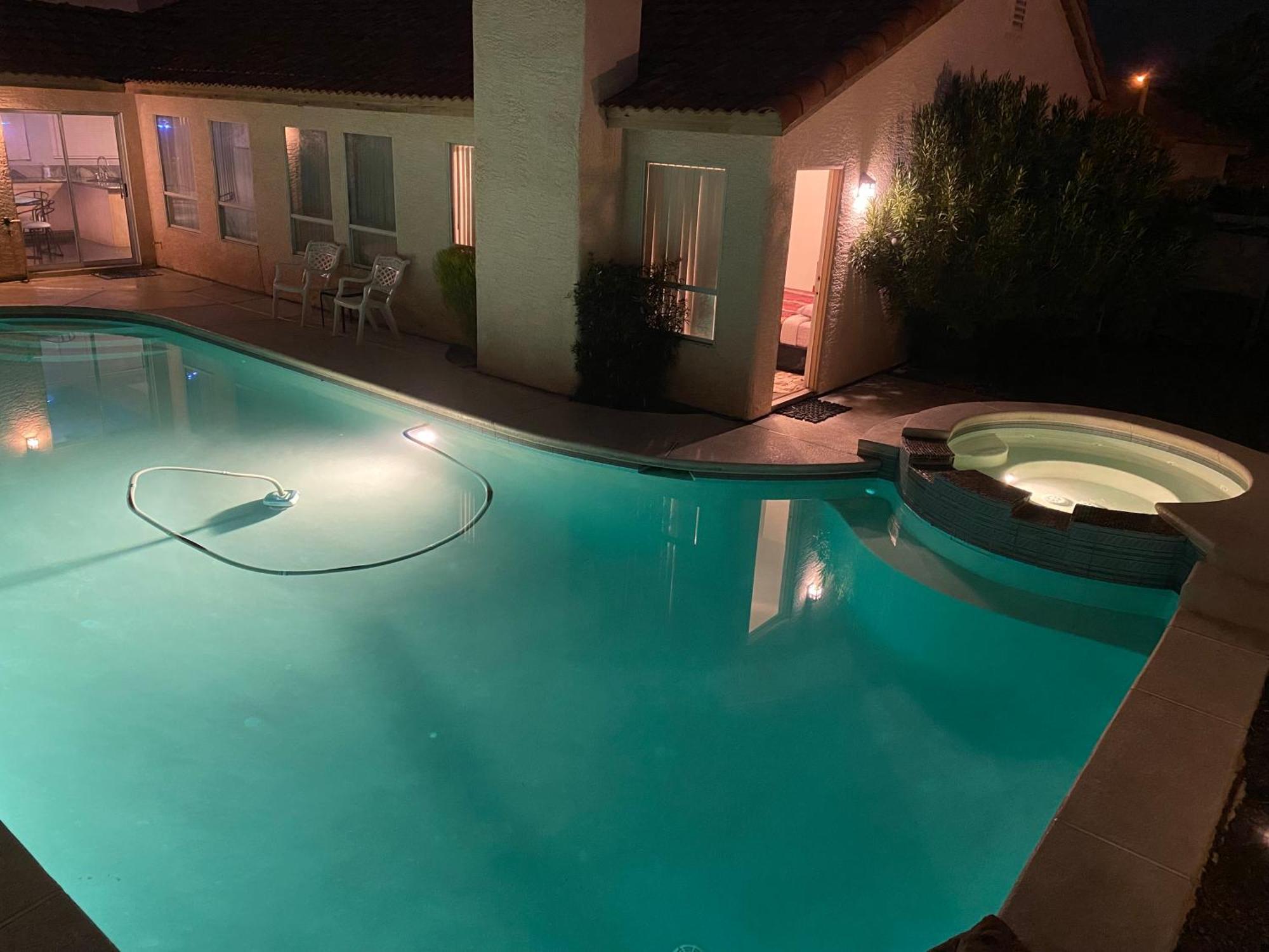 לאס וגאס Luxury 1900 Sq Ft House Huge 46 Ft Pool & Hot Spa מראה חיצוני תמונה